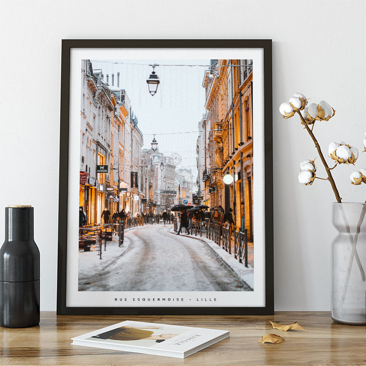 Affiche - Poster de la rue Esquermoise à Lille - Photographie de Nablezon - Une idée cadeau de décoration à offrir à un proche. 
