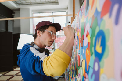Jigé, un artiste roubaisien à l’univers coloré farfelu