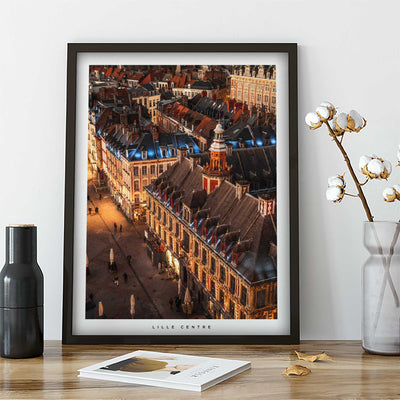 Affiche d'une photographie des toits de Lille centre. Vue sur la rue Leppeltier, la vieille bourse, le beffroi, ... Une idée cadeau à Lille pour décorer son chez soi.