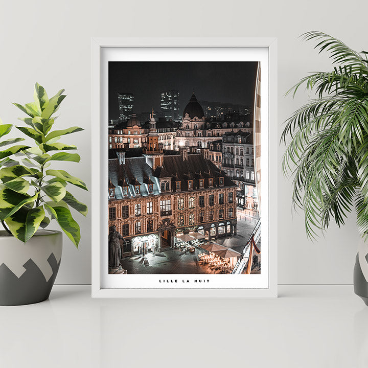 Affiche - Poster de la Vieille Bourse de nuit à Lille - Photographie de Benjamin Clipet - Une idée cadeau de décoration à offrir à un proche. 