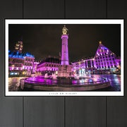 Affiche - Poster de la Grand-Place illuminée en violet, à Lille Centre - Photographie de Benjamin Clipet - Une idée cadeau de décoration à offrir à un proche. 